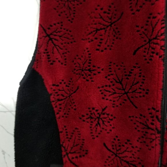 Nanuk Red Black Full Zip Fleece Vest Maple Leaves - Picture 2 of 4